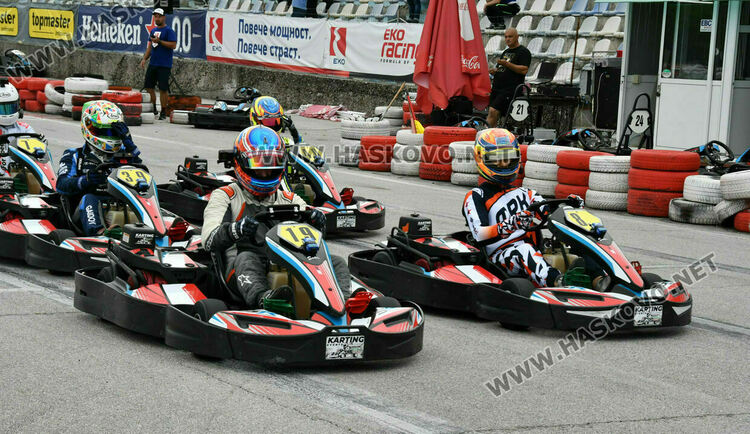 Рекорден брой отбори и звезди в 12-часова надпревара на картинг пистата в Хасково