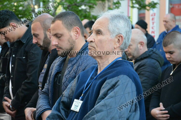 Хасковските мюсюлмани препълниха джамиите за Рамазан Байрам