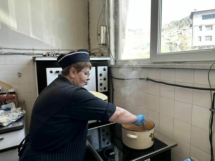 Служители на Държавно ловно стопанство "Кормисош" направиха демонстрация как се готви дивеч