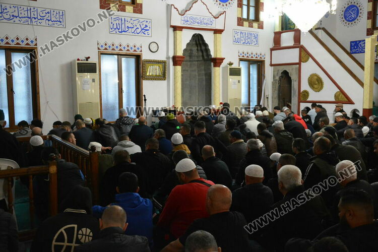 Хасковските мюсюлмани препълниха джамиите за Рамазан Байрам