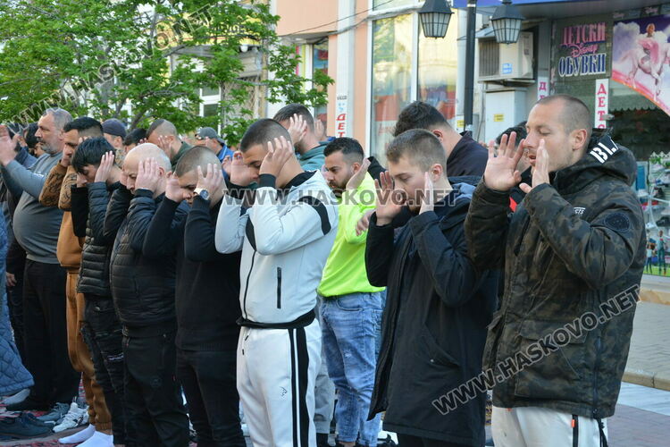 Хасковските мюсюлмани препълниха джамиите за Рамазан Байрам