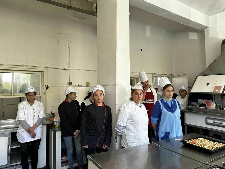 Служители на Държавно ловно стопанство "Кормисош" направиха демонстрация как се готви дивеч