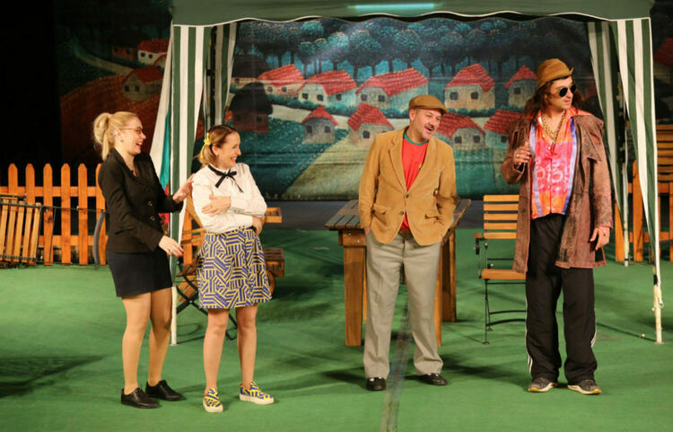 Плевенският драматично-куклен театър „Иван Радоев“ ще представи в Перник класическата комедия „Вражалец“ по Ст. Л. Костов