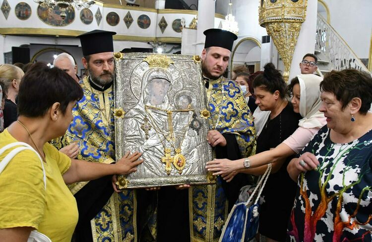 Дядо Николай служи в Хасково на 12 април и носи иконата "Златна ябълка"