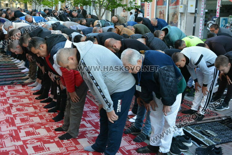 Хасковските мюсюлмани препълниха джамиите за Рамазан Байрам