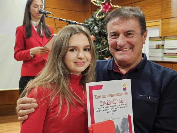 Емилия от „Славейков“ на национален кръг по гражданско образование