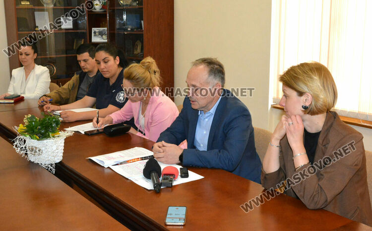 Изтеглят от пазара яйцата от кокошките, заразени с птичи грип край Хасково