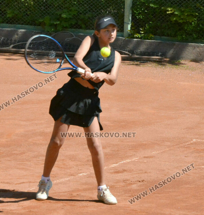 Александър Борисов и Карла Бързакова триумфираха на тенис турнира в Хасково