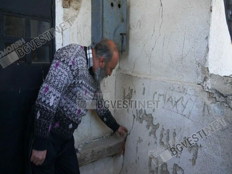 Зов за помощ! Родопчани, да спасим църквата в Дунево от разпадане, уникални икони са пред унищожение /ГАЛЕРИЯ/