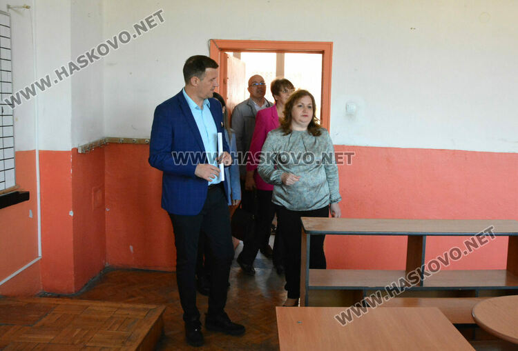Ремонтират ОУ „Н. Й. Вапцаров“ за 2.5 млн. лв., преместиха 240 ученици 