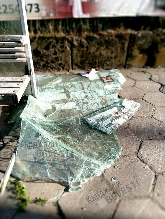 Полицаи разкриха вандала,потрошил спирка на градския транспорт в Кърджали