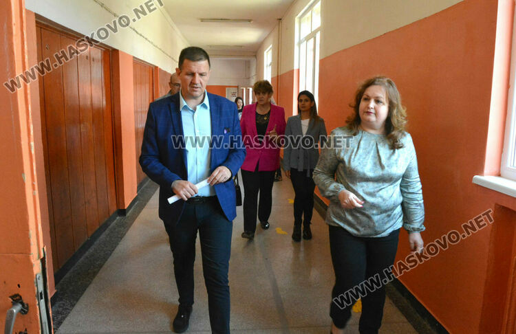 Ремонтират ОУ „Н. Й. Вапцаров“ за 2.5 млн. лв., преместиха 240 ученици 