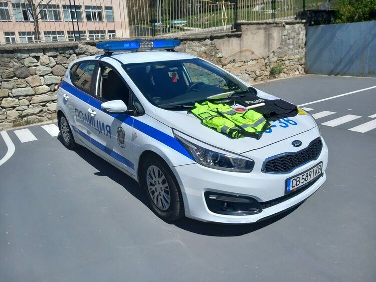 Полицейски служители обучиха над 100 ученици на площадка за пътна безопасност в Крумовград 