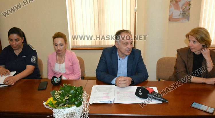 Изтеглят от пазара яйцата от кокошките, заразени с птичи грип край Хасково