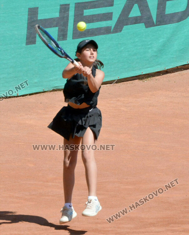 Александър Борисов и Карла Бързакова триумфираха на тенис турнира в Хасково