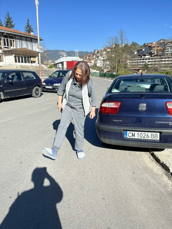 Ученици и учители от Художествената гимназия отидоха на училище по...пижами / ГАЛЕРИЯ/