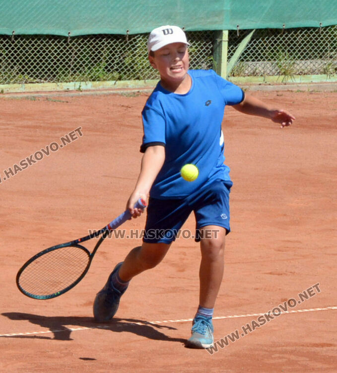 Александър Борисов и Карла Бързакова триумфираха на тенис турнира в Хасково