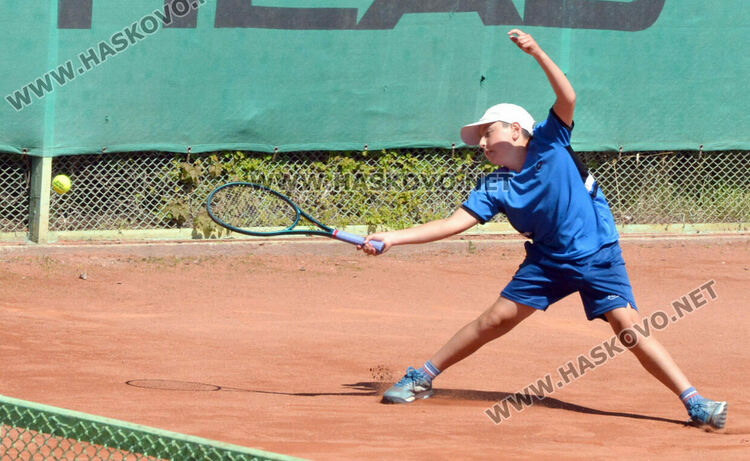 Александър Борисов и Карла Бързакова триумфираха на тенис турнира в Хасково