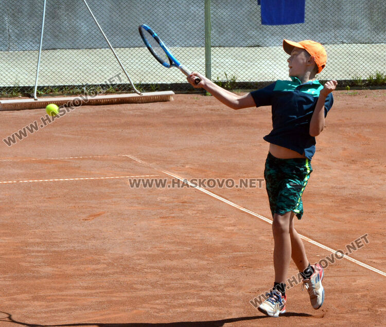 Александър Борисов и Карла Бързакова триумфираха на тенис турнира в Хасково