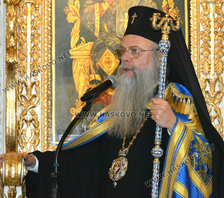 Пловдивският митрополит донесе в Хасково иконата "Света Богородица-Златна ябълка"