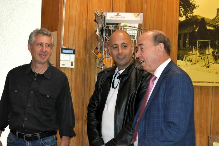 Открит е благотворителният великденски базар в Асеновград 