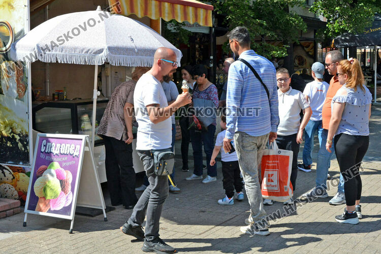 Слънчево и още по-топло в петък