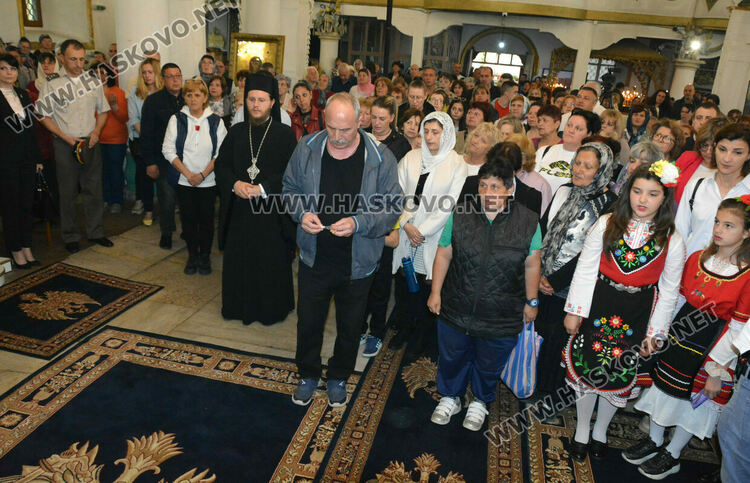 Пловдивският митрополит донесе в Хасково иконата "Света Богородица-Златна ябълка"