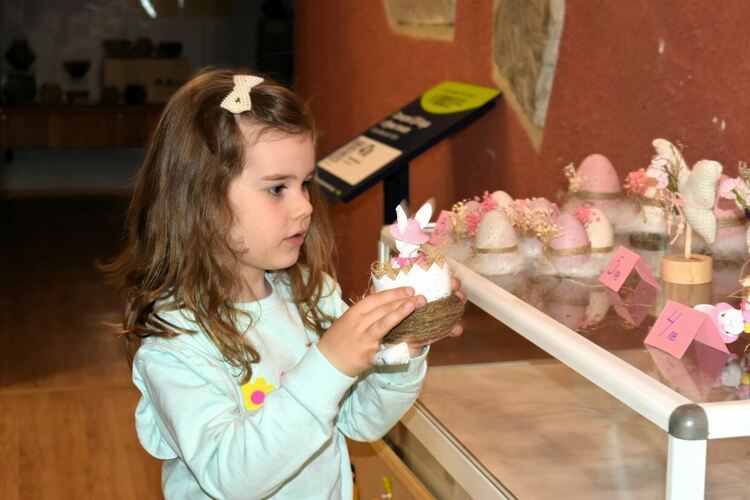 Открит е благотворителният великденски базар в Асеновград 