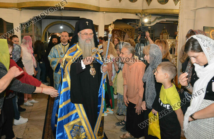 Пловдивският митрополит донесе в Хасково иконата "Света Богородица-Златна ябълка"