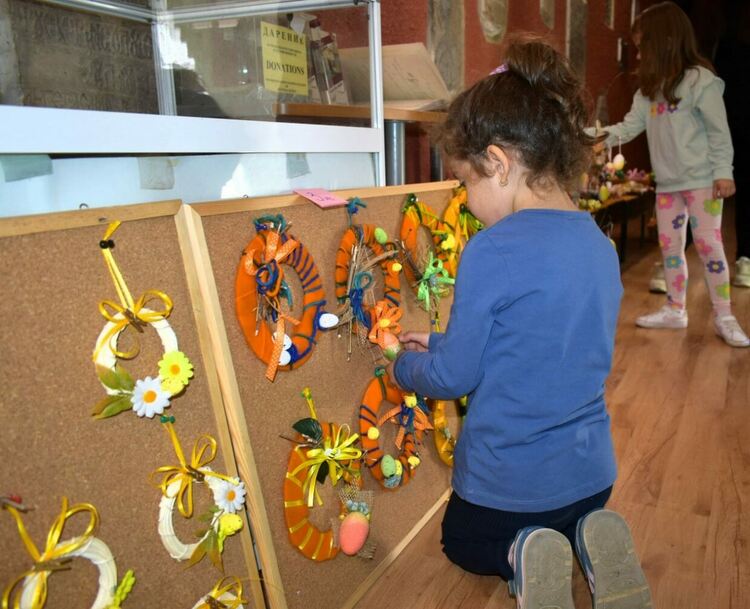 Открит е благотворителният великденски базар в Асеновград 