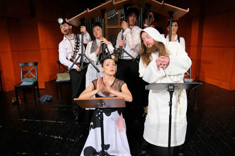 Режисьорският дебют на Теди Москов в Хасково „Любов в сеното“ със селекция за Друмеви празници