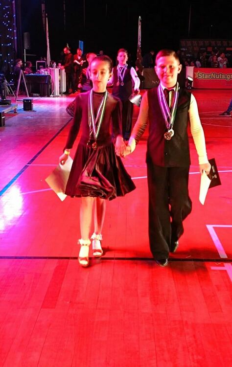 Деца и младежи прославиха Асеновград на престижно танцово състезание