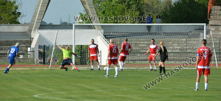 Легенди на „Хасково“ и на „Левски“ играха приятелски мач на Ямача