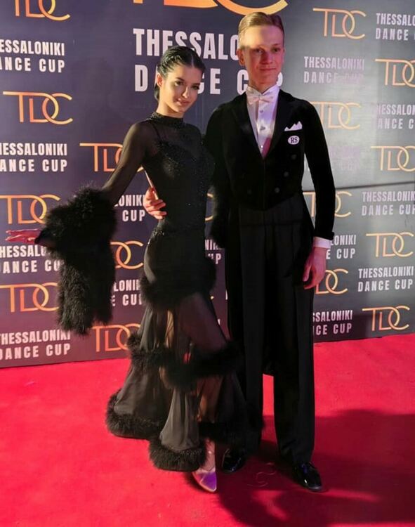 Деца и младежи прославиха Асеновград на престижно танцово състезание