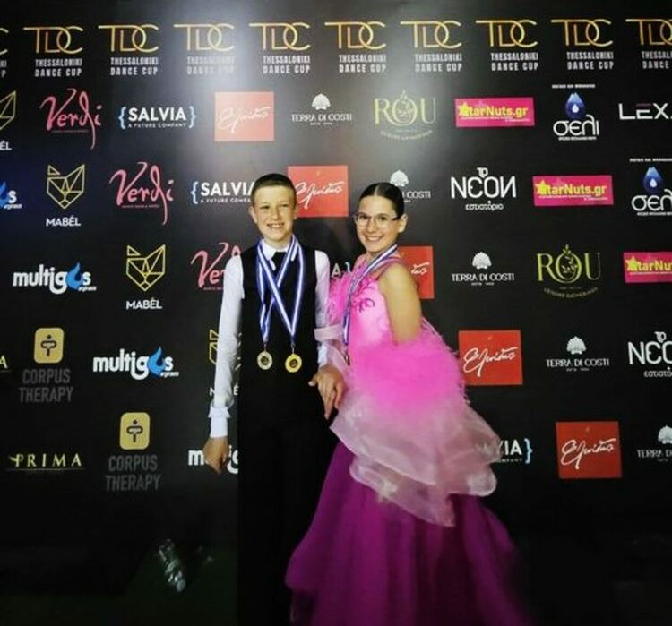 Деца и младежи прославиха Асеновград на престижно танцово състезание