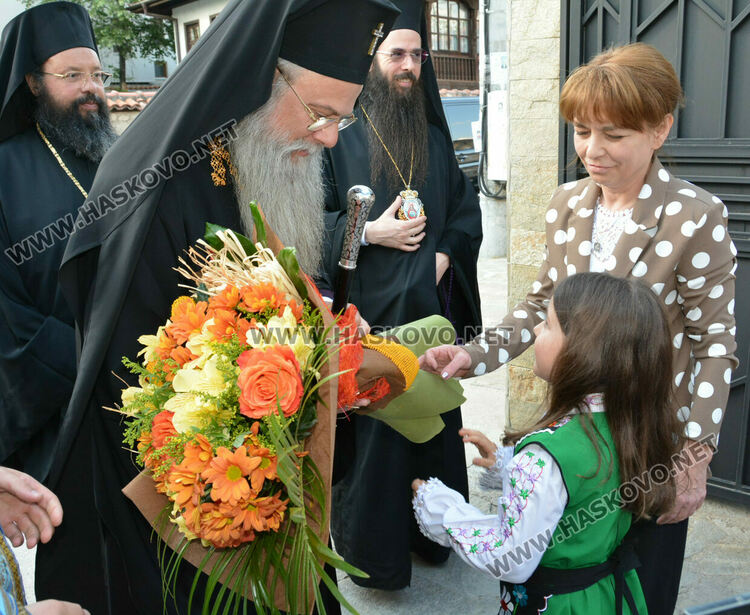 Пловдивският митрополит донесе в Хасково иконата "Света Богородица-Златна ябълка"