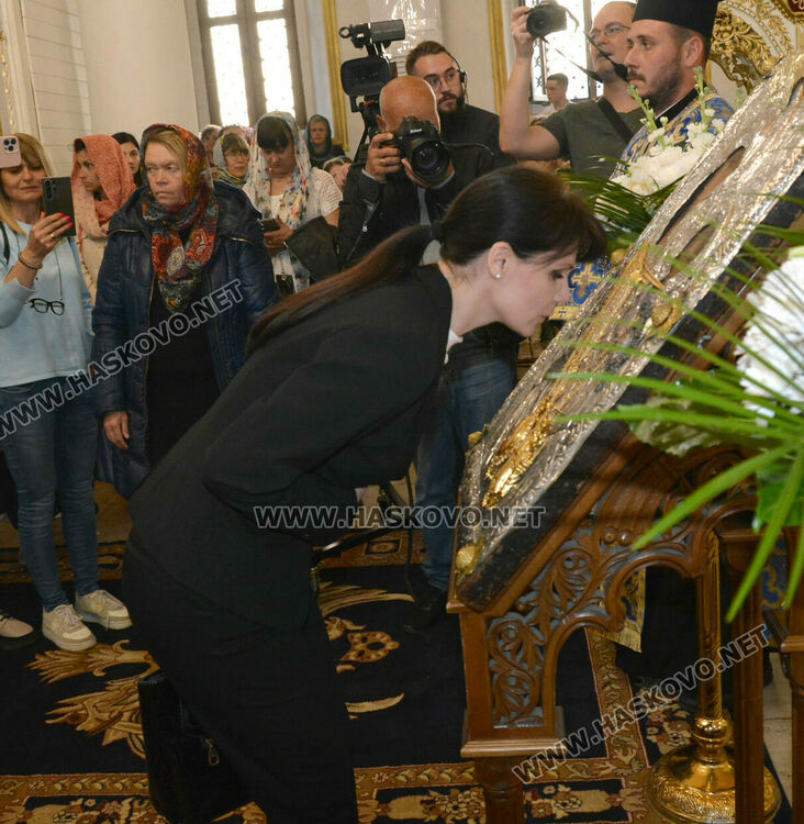 Пловдивският митрополит донесе в Хасково иконата "Света Богородица-Златна ябълка"