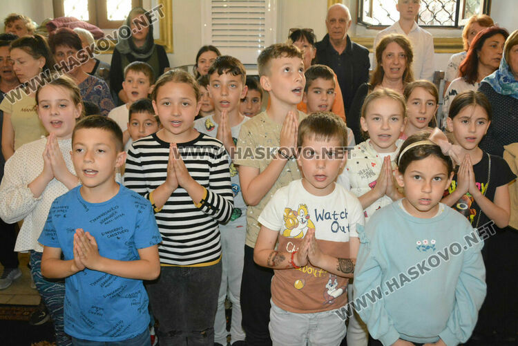 Пловдивският митрополит донесе в Хасково иконата "Света Богородица-Златна ябълка"