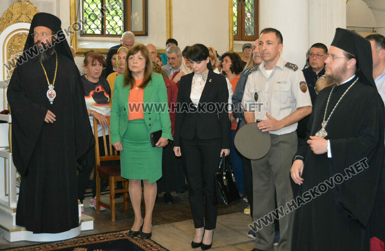 Пловдивският митрополит донесе в Хасково иконата "Света Богородица-Златна ябълка"