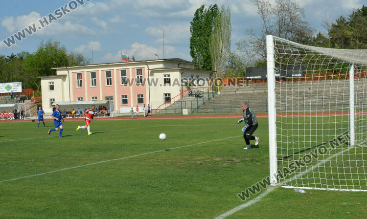 Легенди на „Хасково“ и на „Левски“ играха приятелски мач на Ямача