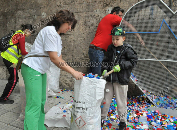 Хасковлии предават капачки и кенчета за закупуване на медицинска апаратура