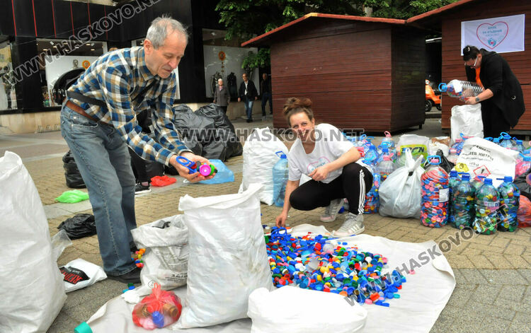 Хасковлии предават капачки и кенчета за закупуване на медицинска апаратура