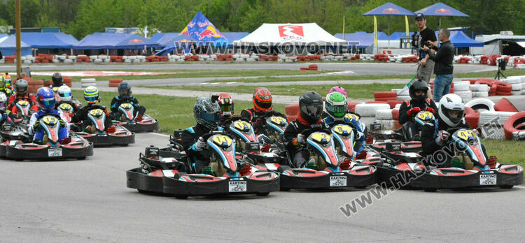 210 пилоти се включиха в 12-часовата надпревара на картинг пистата край Хасково