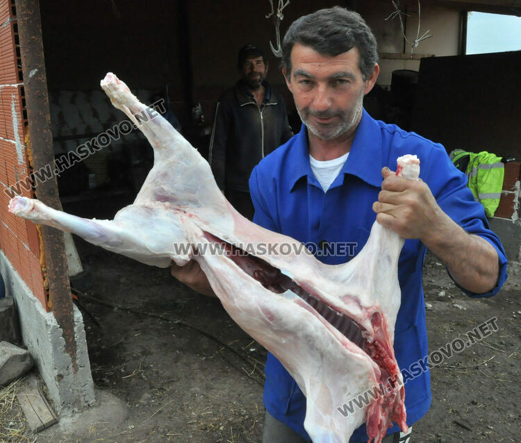 Преди Великден: Как да разпознаем прясно ли е агнешкото месо в магазина