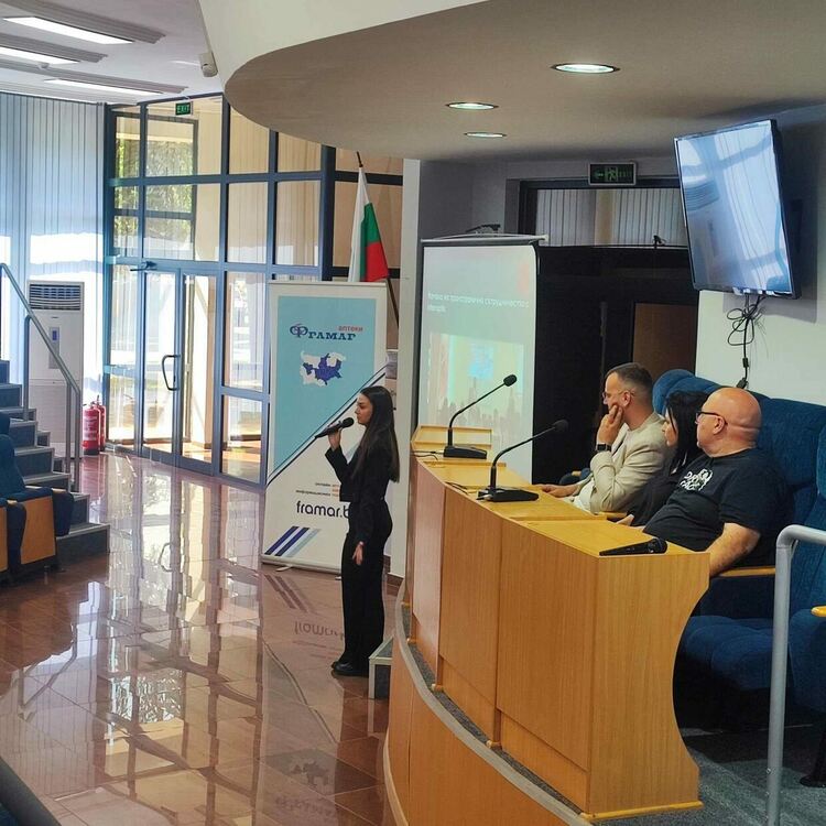 Информационна среща с Медицински колеж Стара Загора проведоха ученици от Димитровград