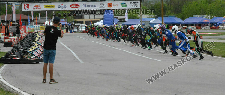 210 пилоти се включиха в 12-часовата надпревара на картинг пистата край Хасково