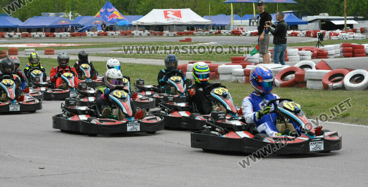 210 пилоти се включиха в 12-часовата надпревара на картинг пистата край Хасково