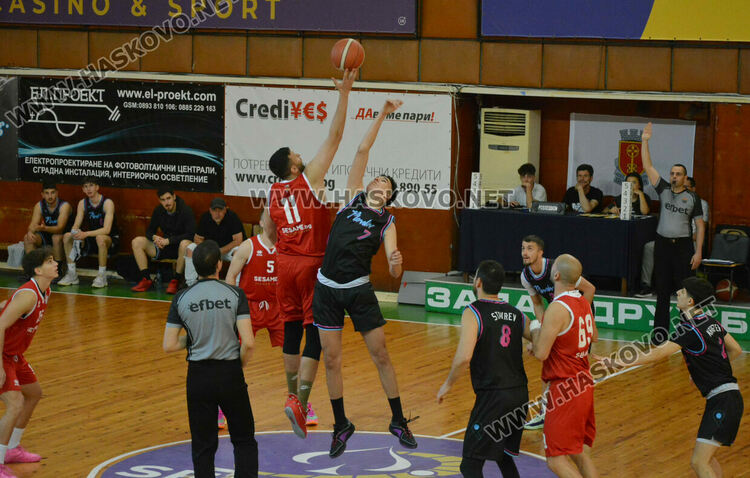 Рутинна победа за „Хасково“ над „Пловдив Мамбас“