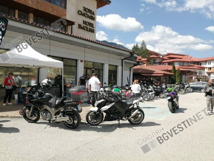 Рев на мотори и шествие даде старт на мотосезона в Смолян /ГАЛЕРИЯ/