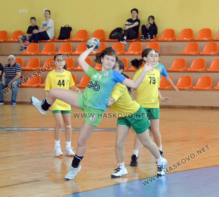 Хасковските хандбалистки с трето място на зоналния финал